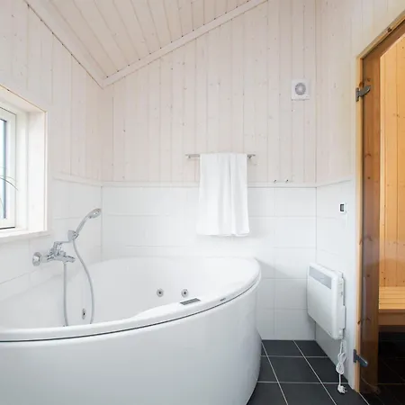 Holiday home Geraeumiges Skandinavisches Haus Grossenbrode